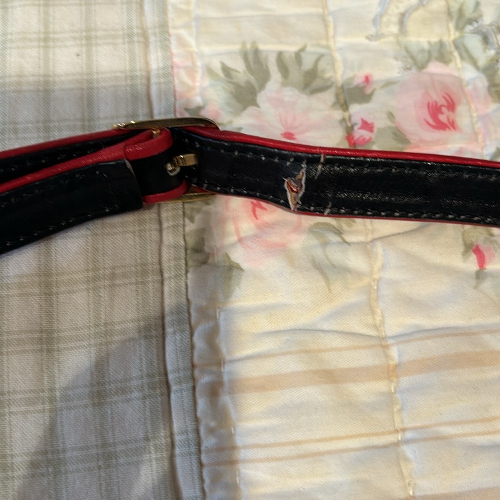 Gucci vintage crossbody bag black with red trim. Beautiful inside has wear shown - Picture 6 of 11